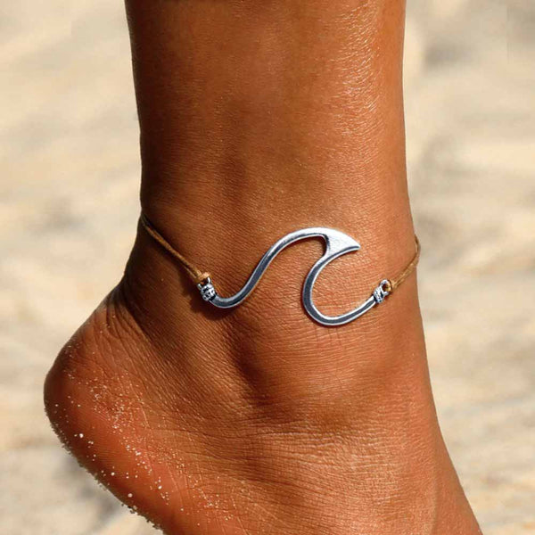 Woman wearing a Silver Wave Anklet 